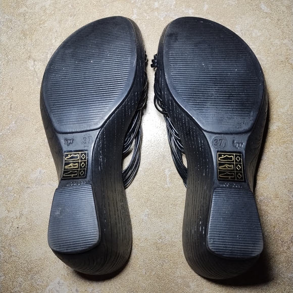 First Made In Italy Black Strappy Wedge Sandals Size 37 EUR - Picture 6 of 9